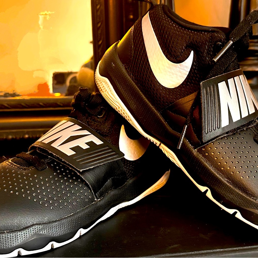 Nike Team Hustle Basketball Shoes, youth size 5.5, nice condition.